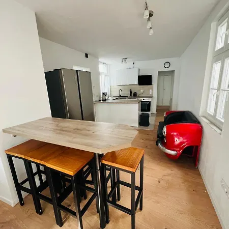 Big House L 10 Beds L 5 Bedrooms L 2 Bathrooms L Wifi Apartment *